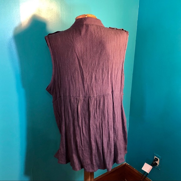 XL Eggplant colored sleeveless button up blouse - Picture 6 of 7